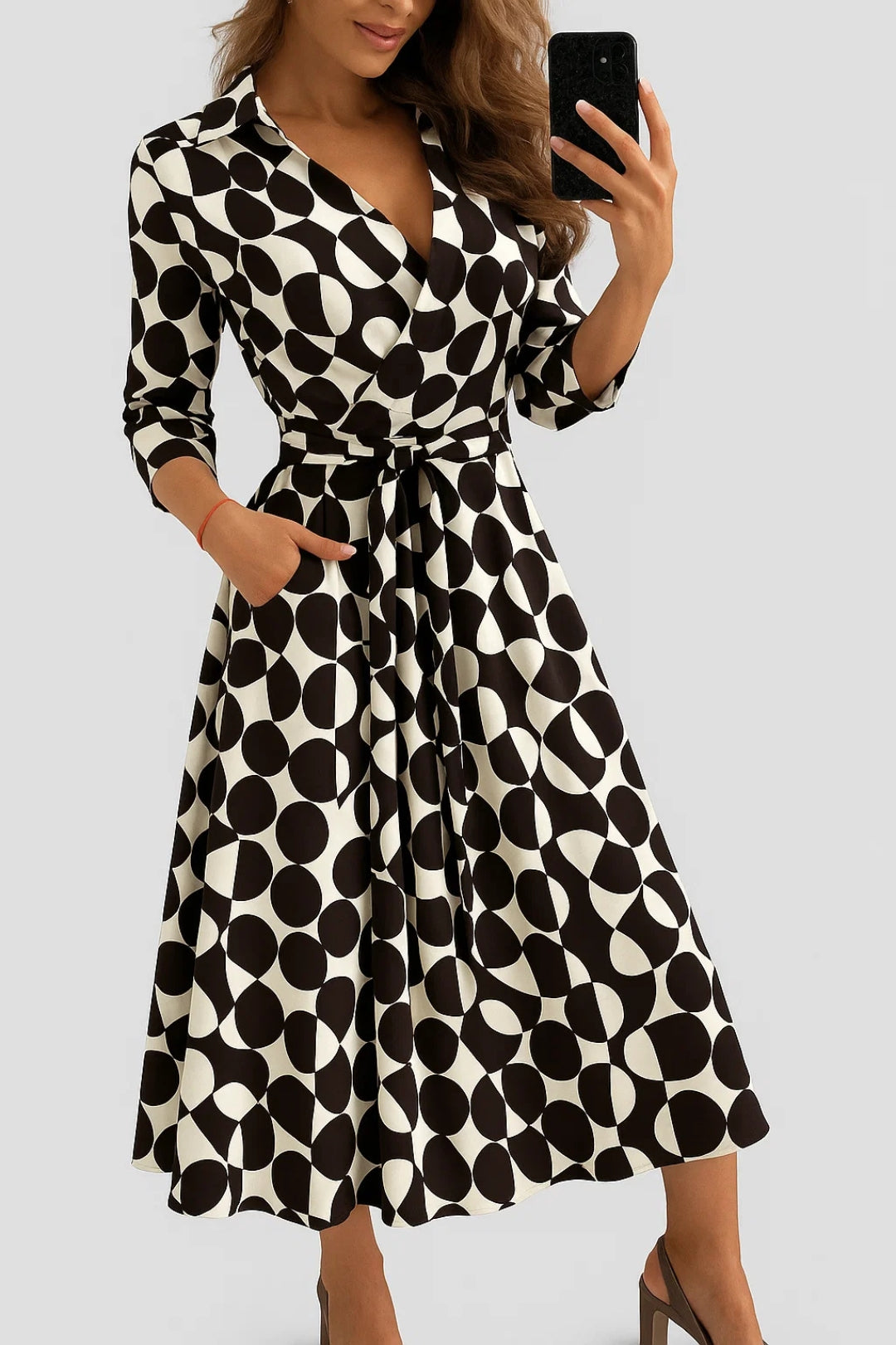 Abito Portafoglio Midi | Eleganza Chic | Stampa Grafica con Colletto