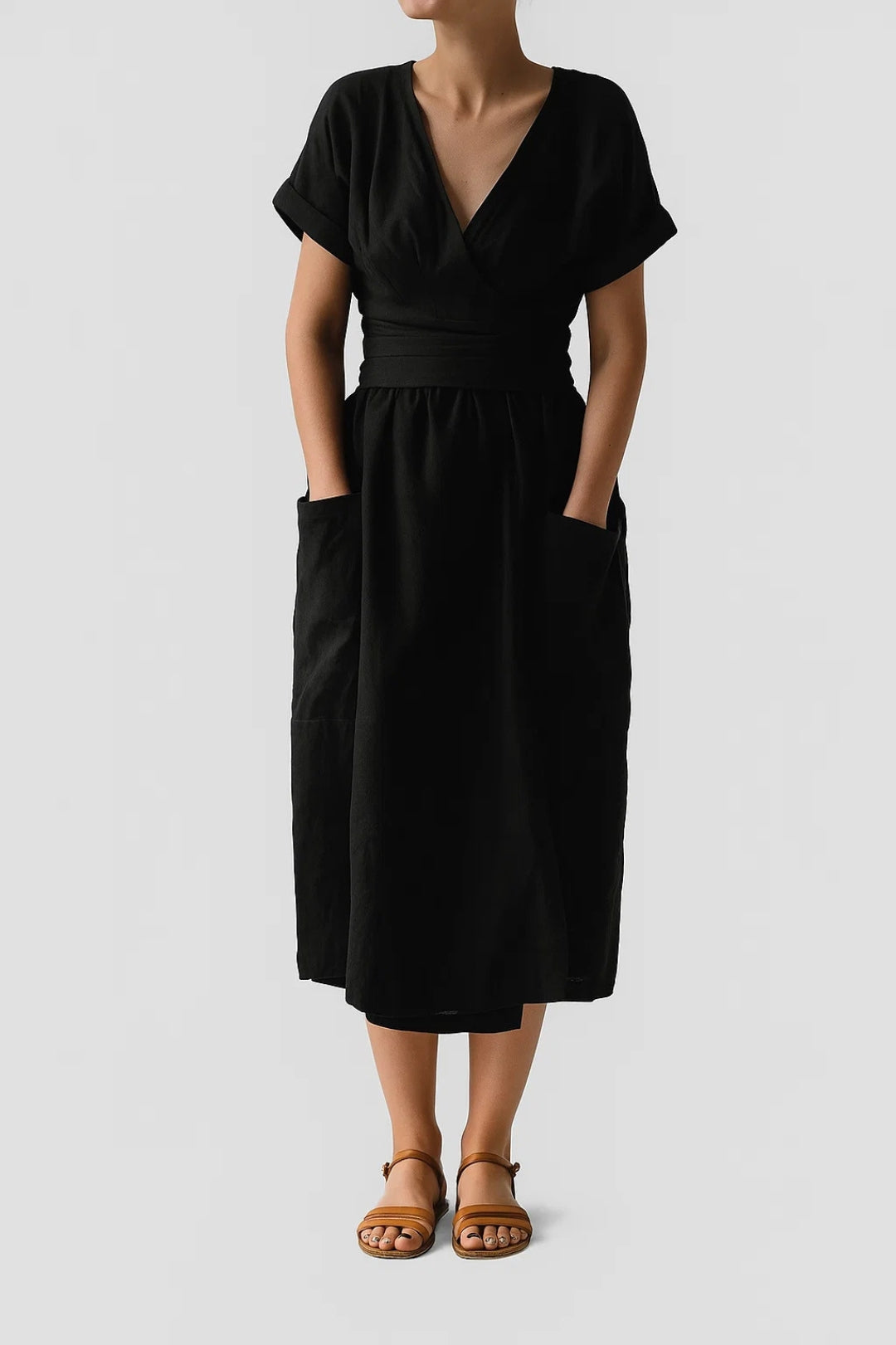 Abito midi con scollo a portafoglio e cintura annodata in vita