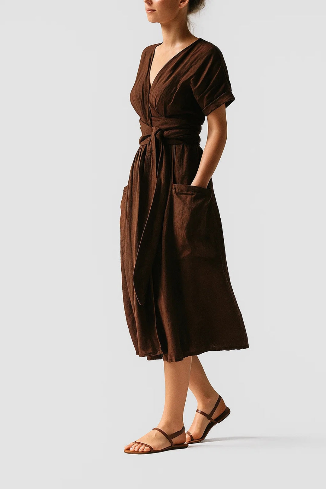 Abito midi con scollo a portafoglio e cintura annodata in vita