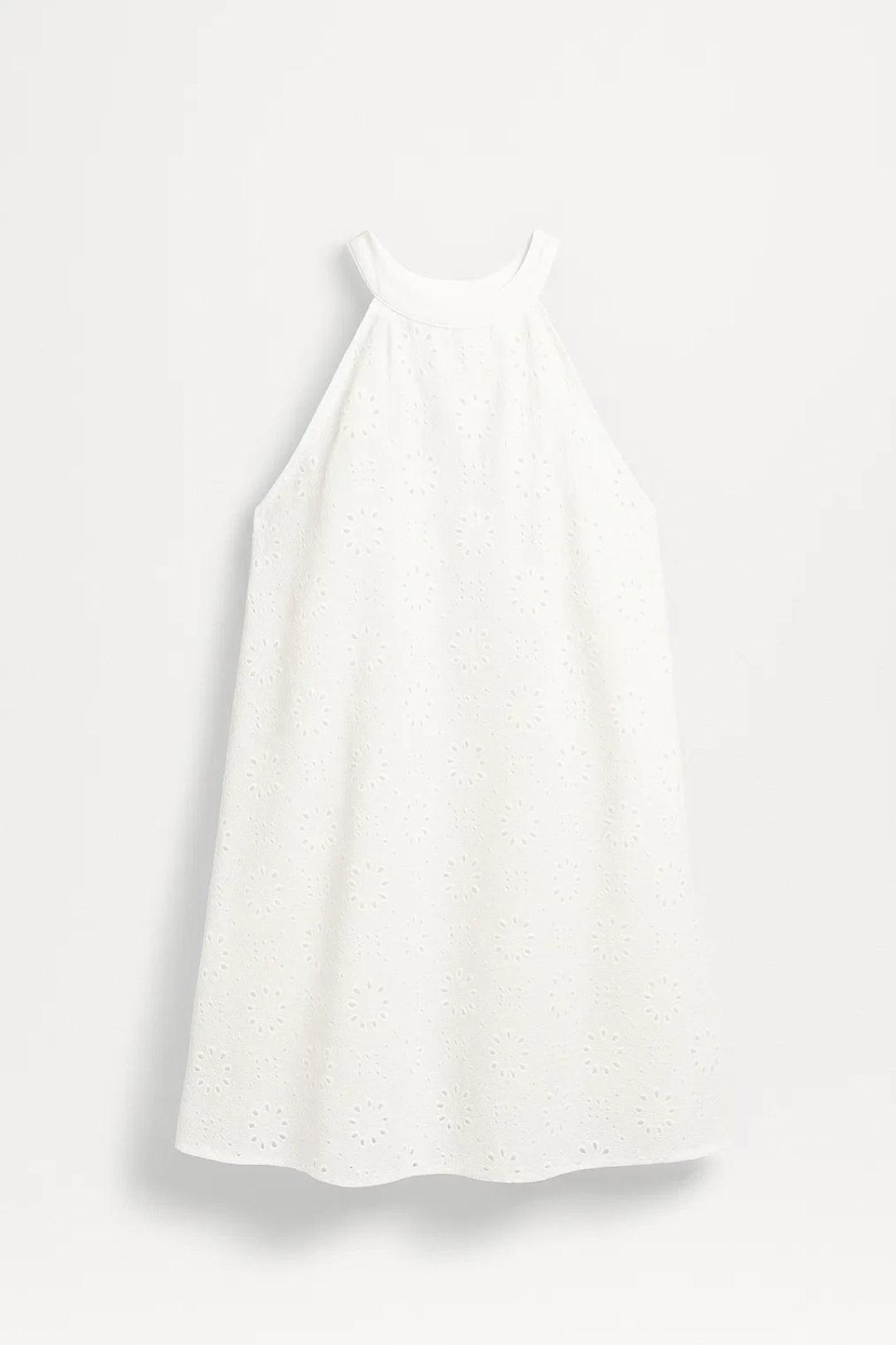 Abito bianco con ricamo sangallo | Modello svasato | Collo alto