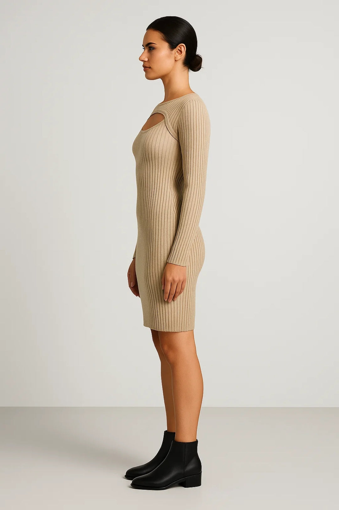 Abito corto in maglia a costine | Maniche lunghe | Cut-out elegante