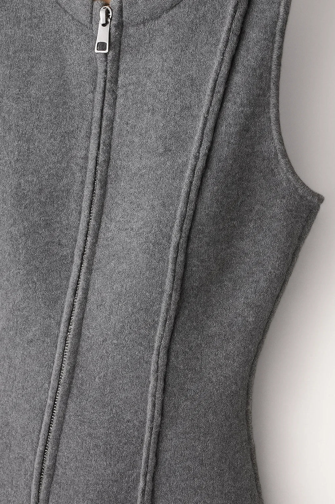 Abito corto senza maniche in maglia | Zip frontale | Vestibilità svasata