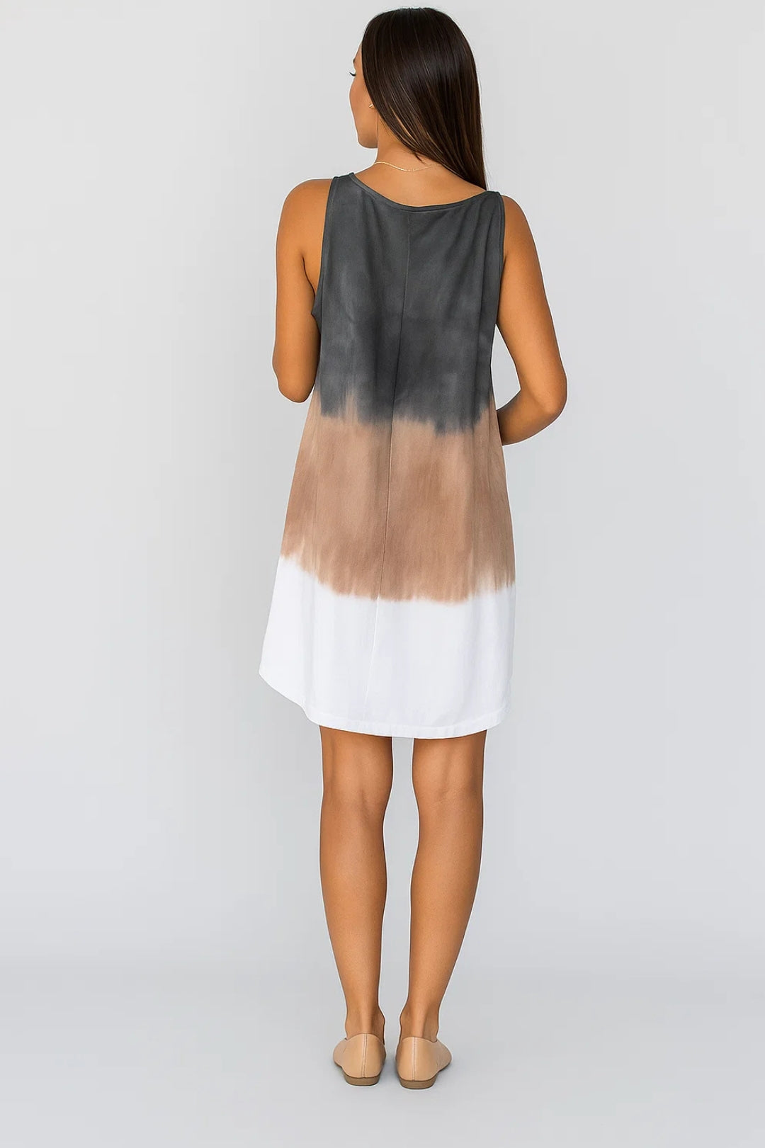 Abito estivo smanicato con effetto tie-dye | Leggero e fluido