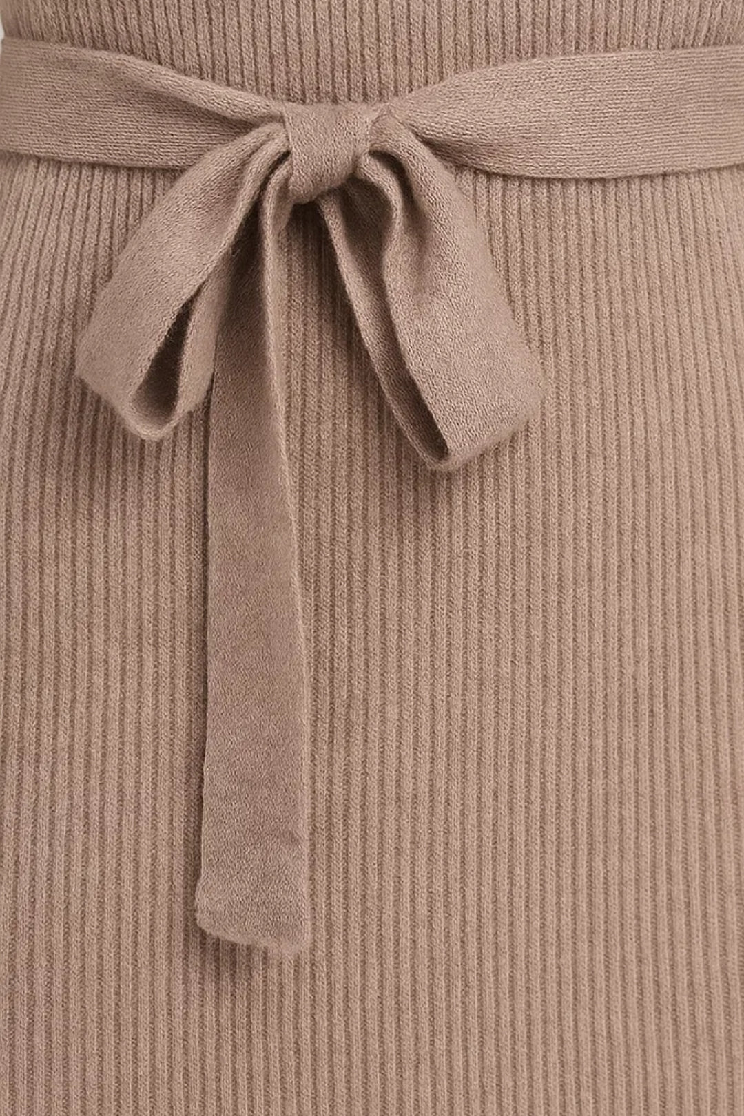 Abito in maglia a righe color tortora | Collo alto | Cintura in vita