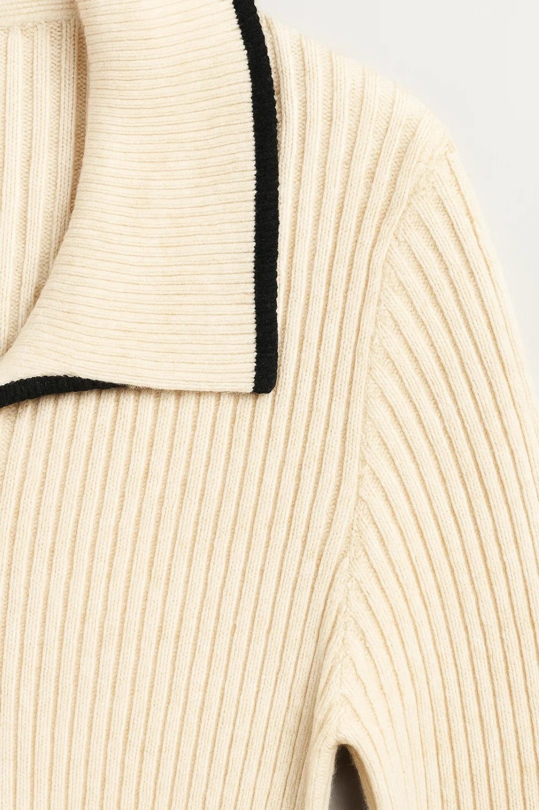 Abito lungo a costine in maglia | Colletto a contrasto | Elegante e avvolgente