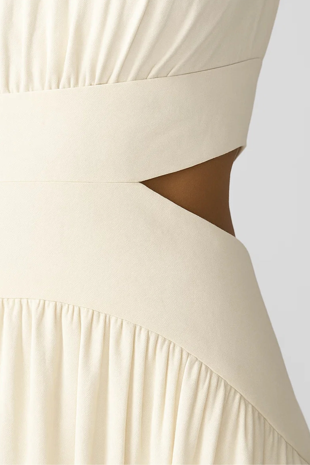 Abito lungo con collo alto e cut-out laterali | Senza maniche