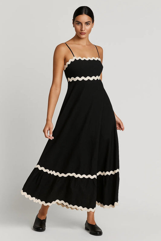 Abito lungo con spalline sottili | Dettagli ondulati a contrasto | Linea svasata