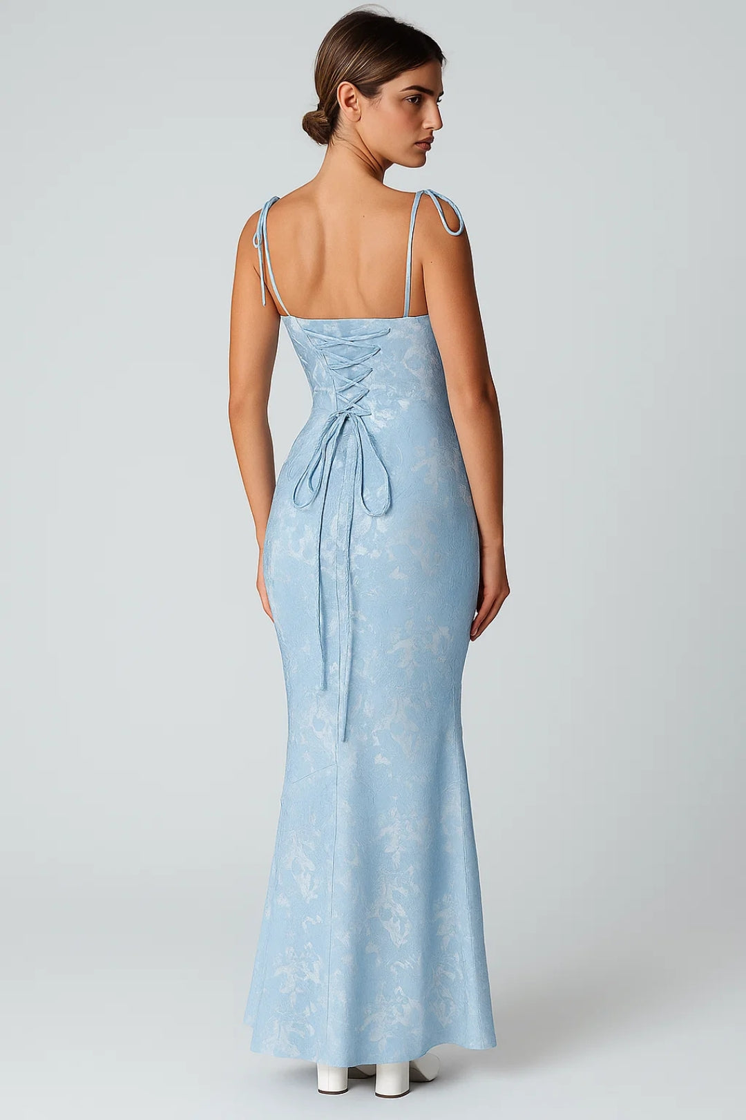 Abito lungo con spalline sottili annodate | Jacquard floreale | Eleganza femminile