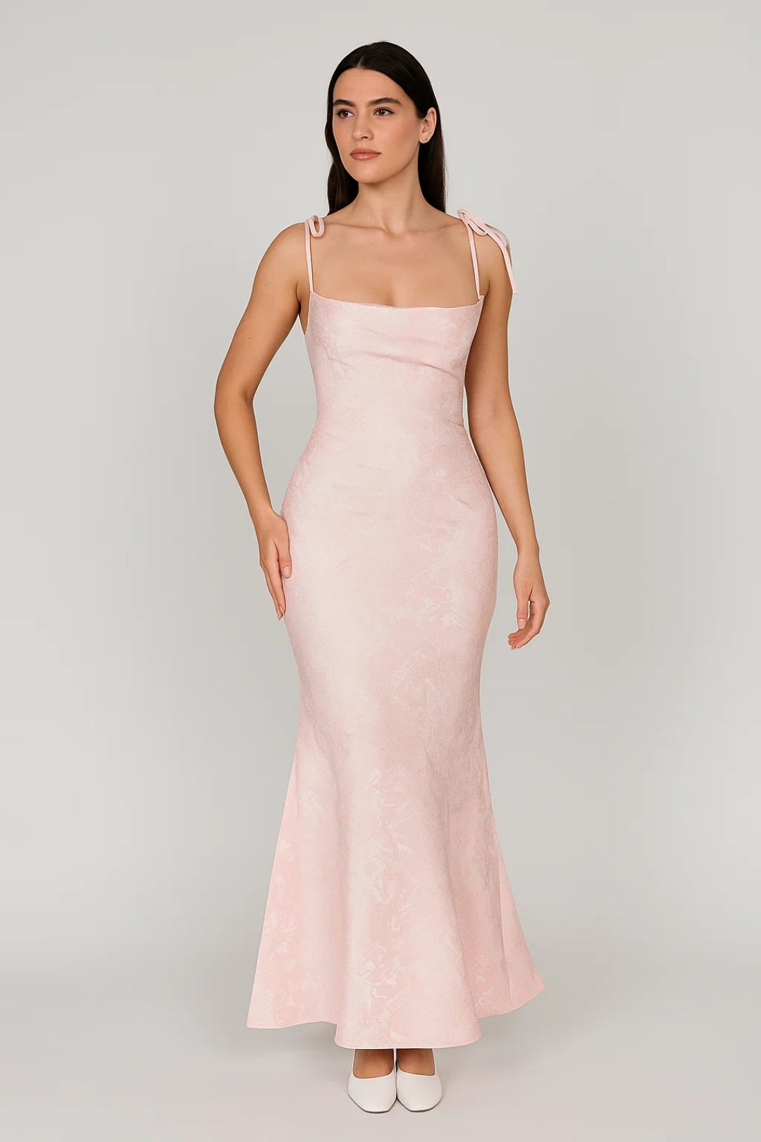 Abito lungo con spalline sottili annodate | Jacquard floreale | Eleganza femminile