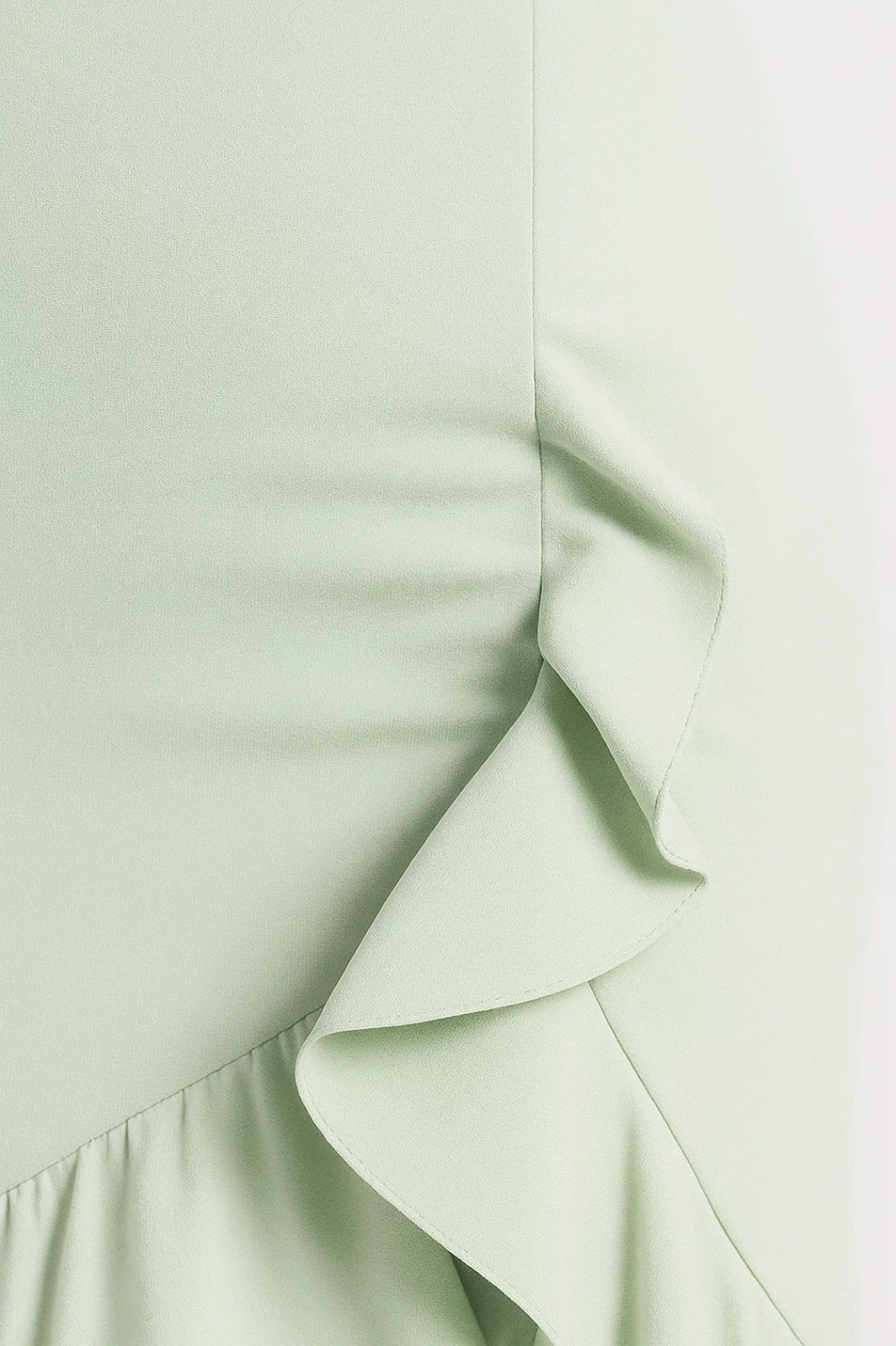 Abito lungo con volant | Senza spalline | Spacco asimmetrico elegante