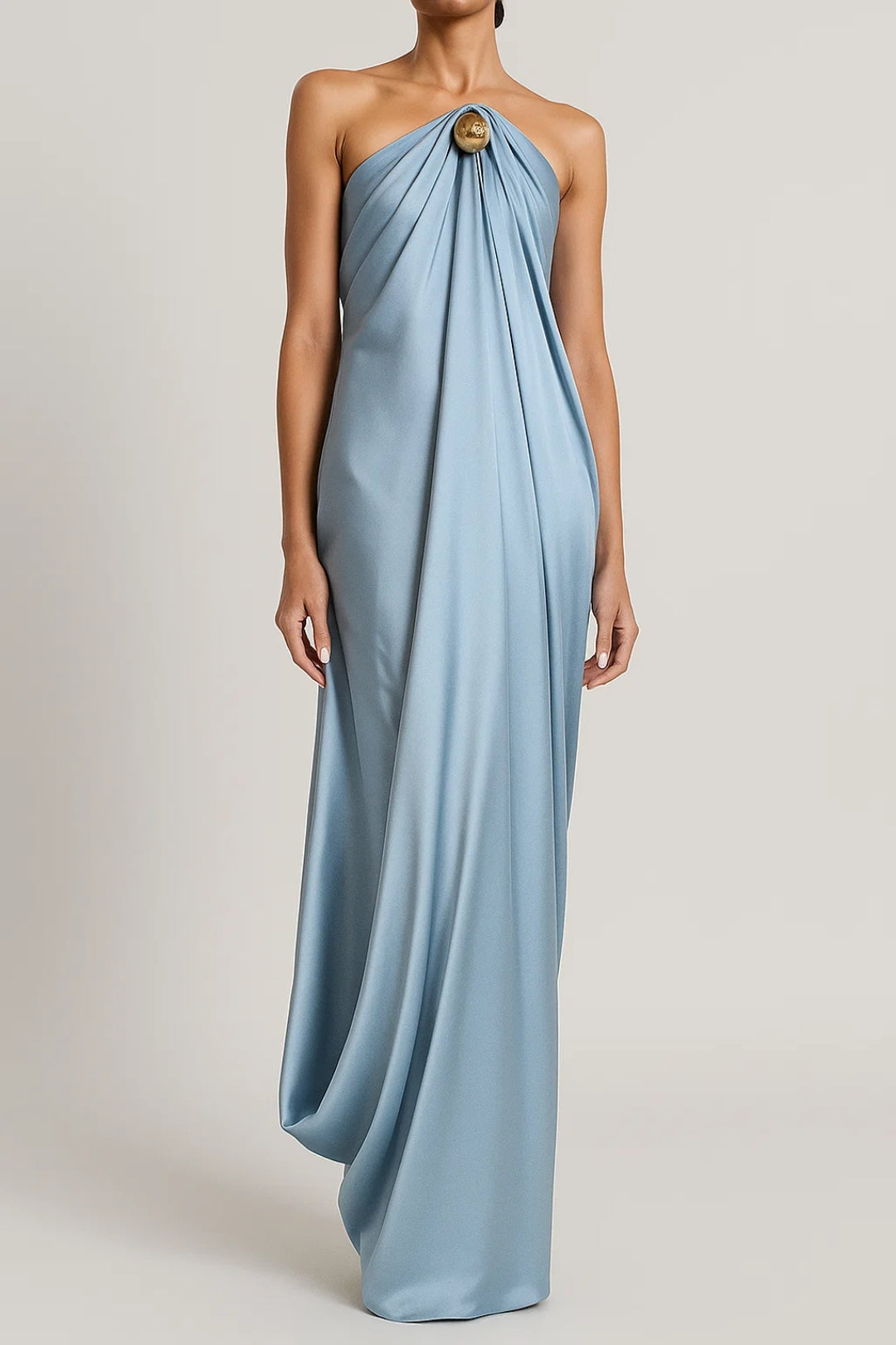 Abito lungo drappeggiato in raso azzurro | Senza spalline | Dettaglio gioiello