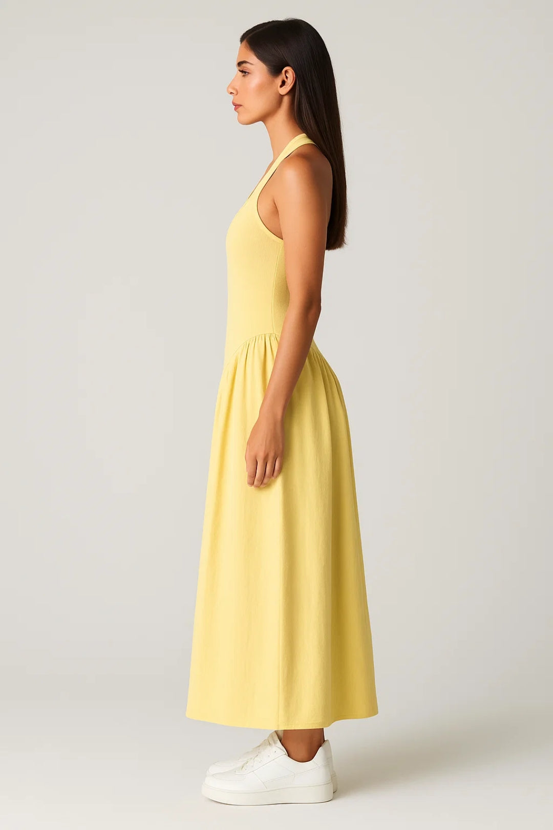 Abito lungo giallo con scollo all’americana | Stile estivo e minimal