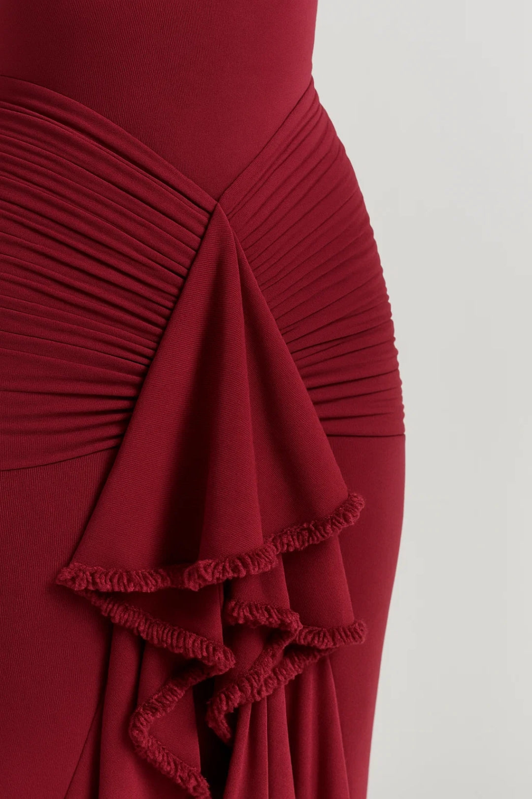 Abito lungo in jersey con volant frontale | Vestibilità aderente | Colore bordeaux