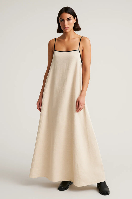 Abito lungo con spalline sottili e bordi a contrasto | Linea ampia e minimalista