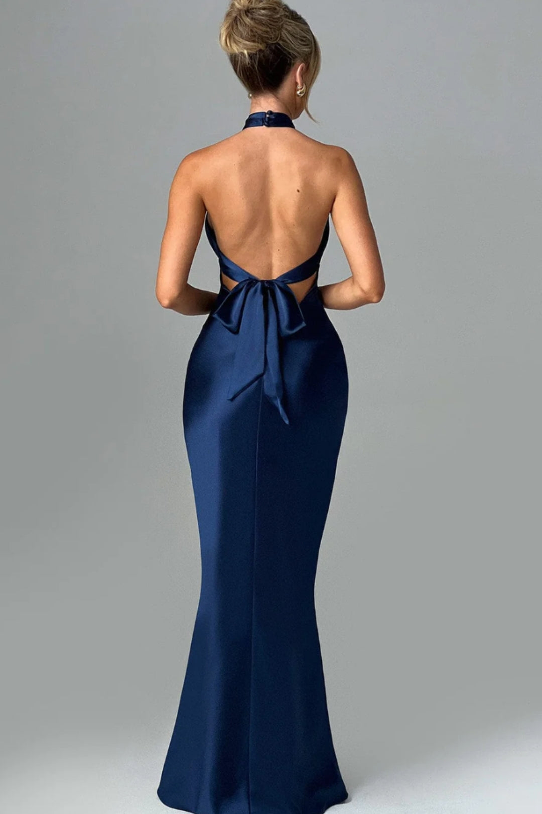 Abito lungo in raso con scollo incrociato | Schiena scoperta | Eleganza raffinata