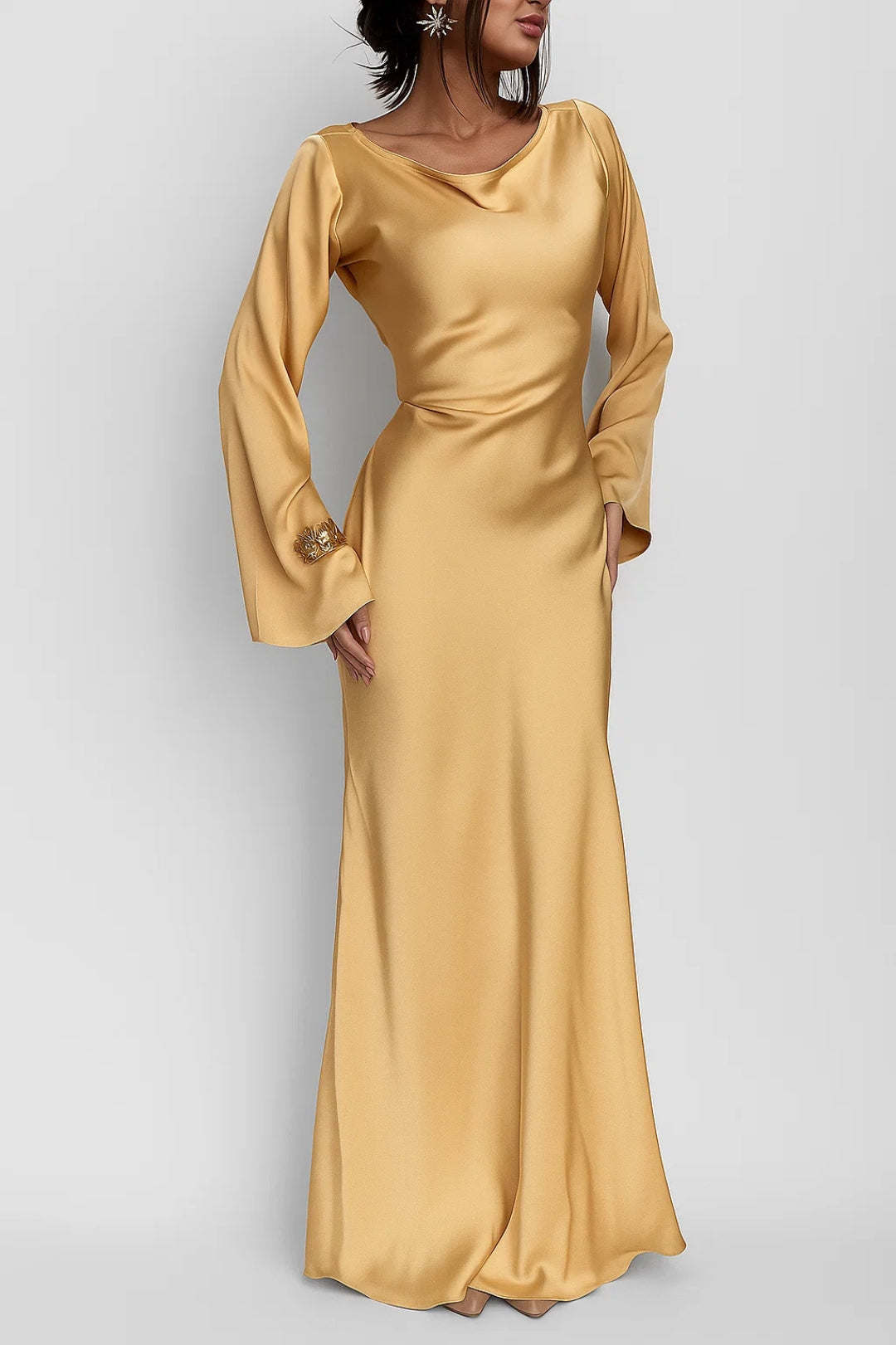 Abito lungo in raso dorato | Maniche ampie | Eleganza da sera