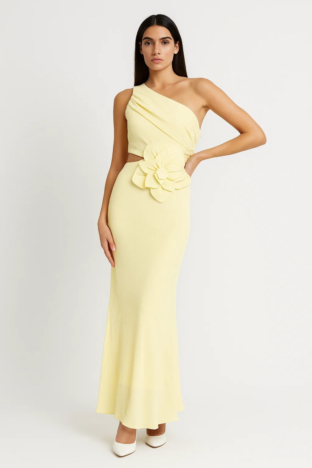 Abito lungo monospalla con fiore 3D | Eleganza estiva con dettaglio cut-out