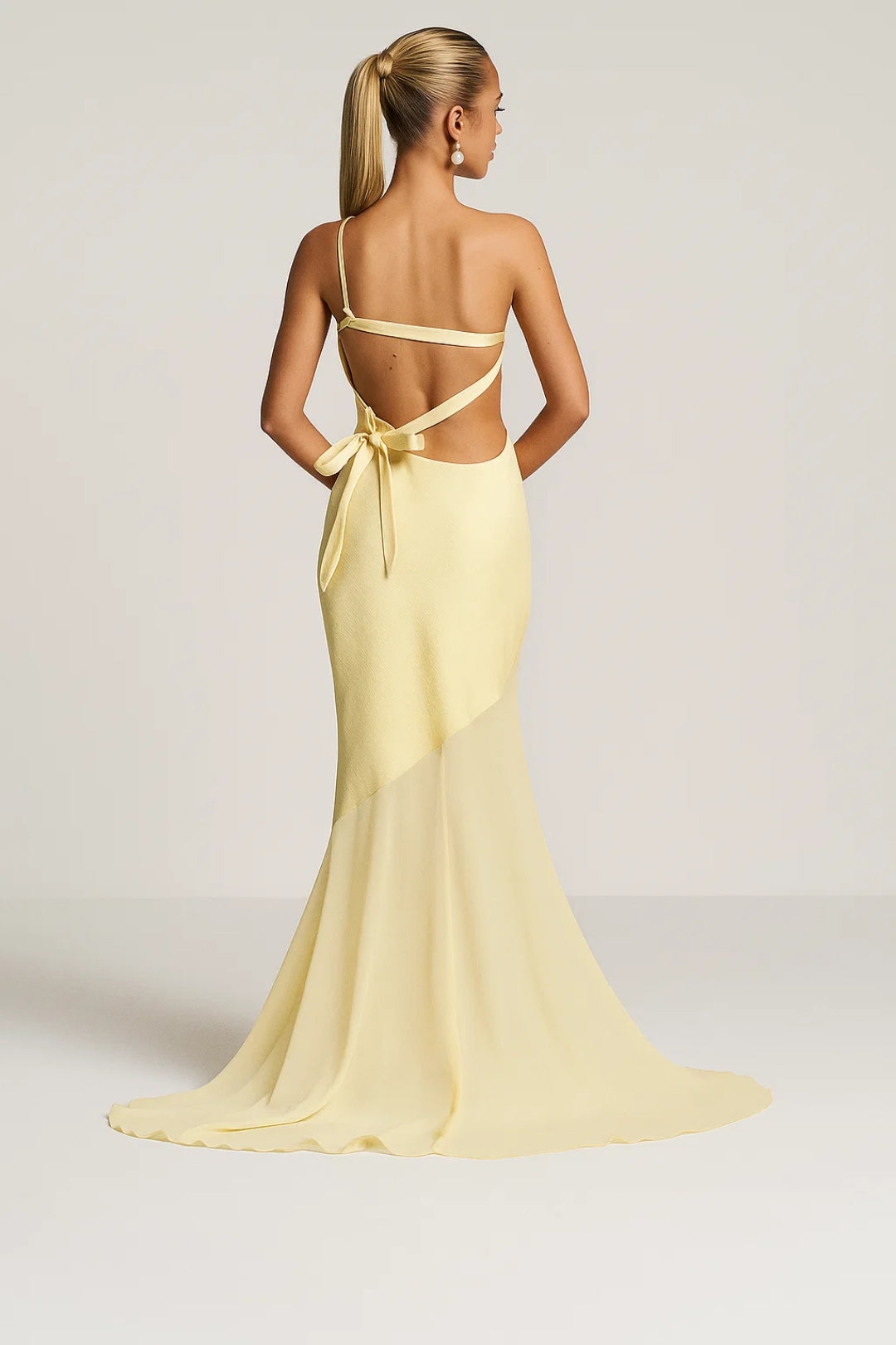 Abito lungo monospalla con orlo asimmetrico in chiffon | Eleganza fluida