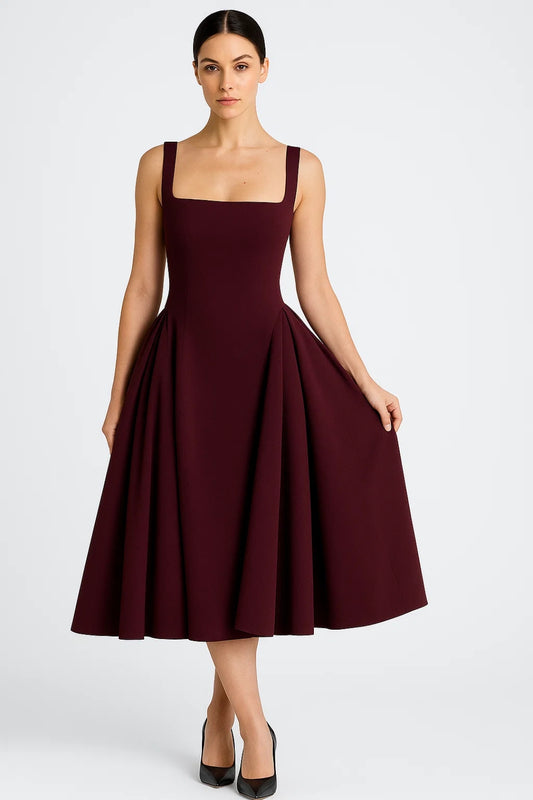 Abito midi a ruota con spalline larghe e scollo quadrato