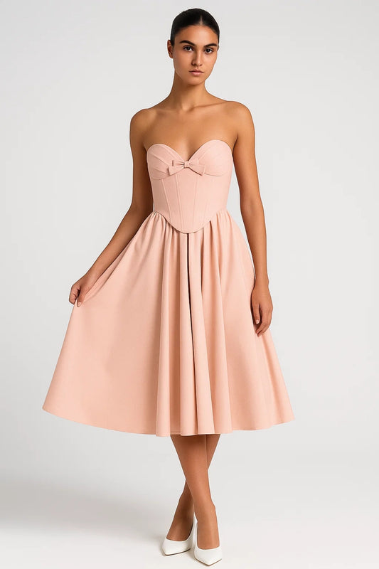 Abito midi con corpetto a cuore e gonna svasata