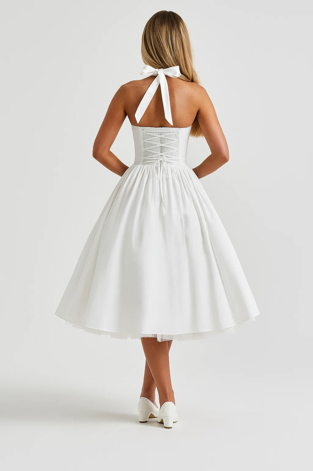 Abito midi con corpetto aderente e scollo all’americana | Stile retrò ispirato agli anni ’50