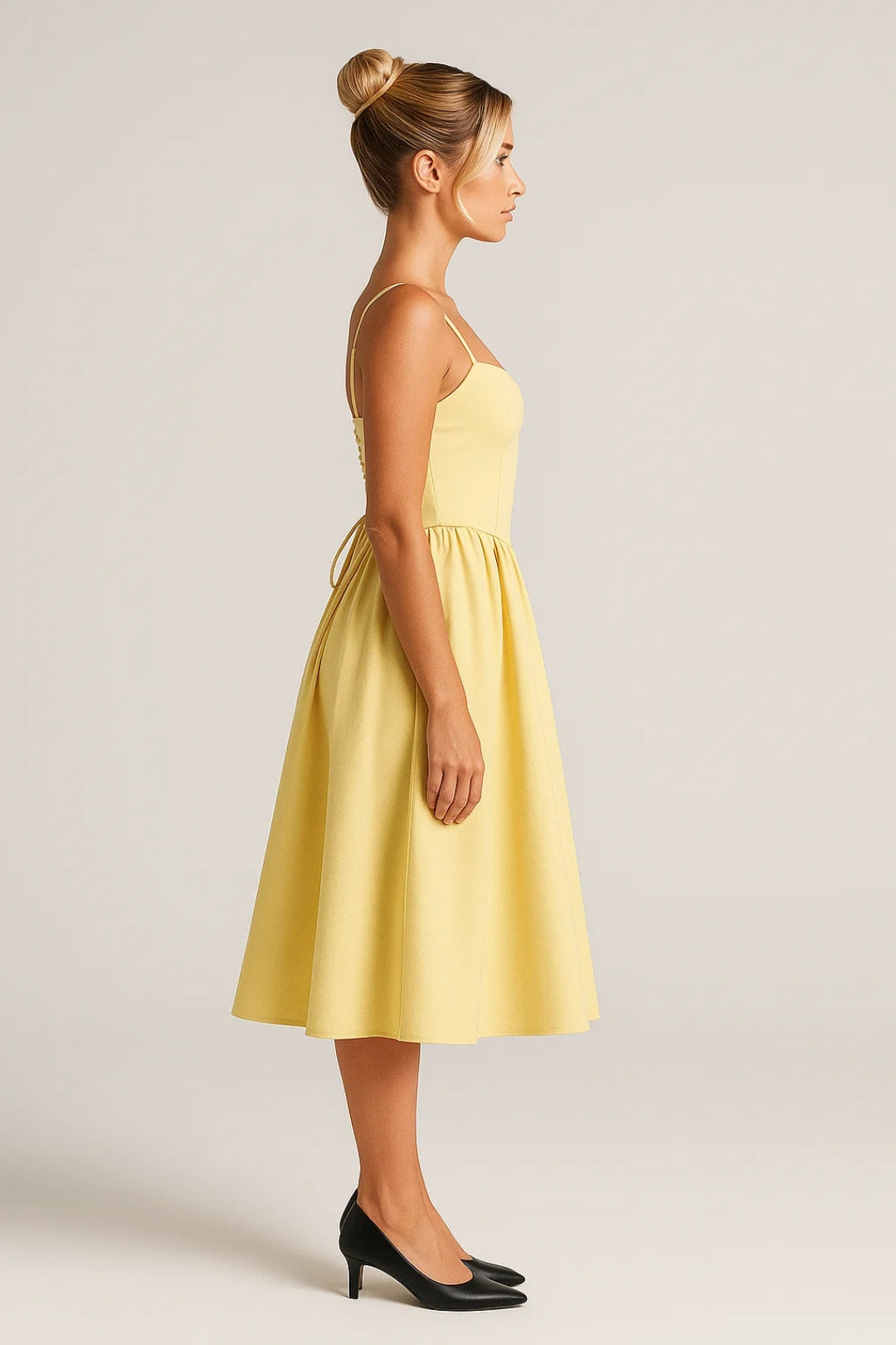 Abito midi con corpetto strutturato e spalline sottili | Eleganza retrò
