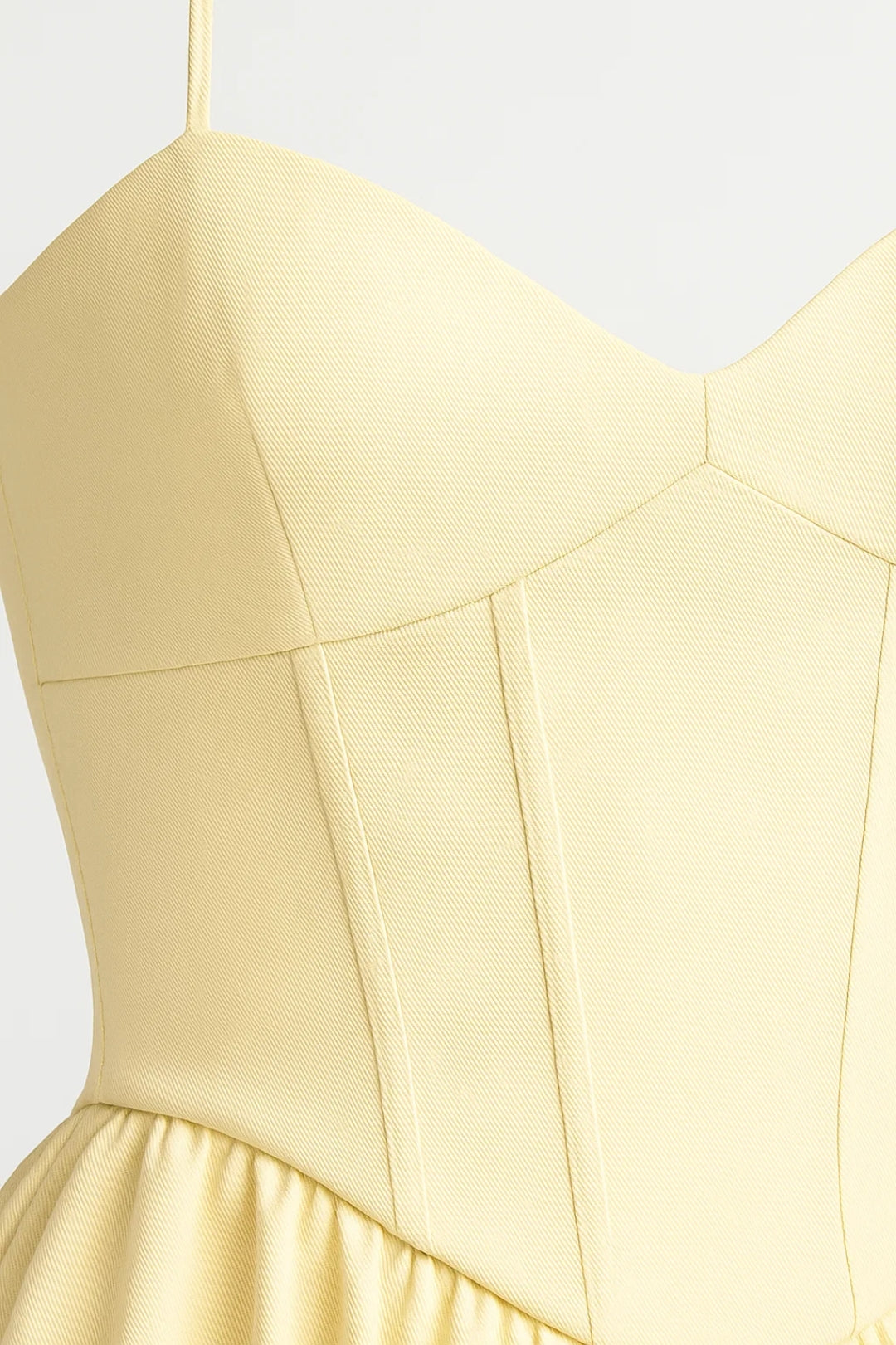 Abito midi con corpetto strutturato e spalline sottili | Eleganza retrò