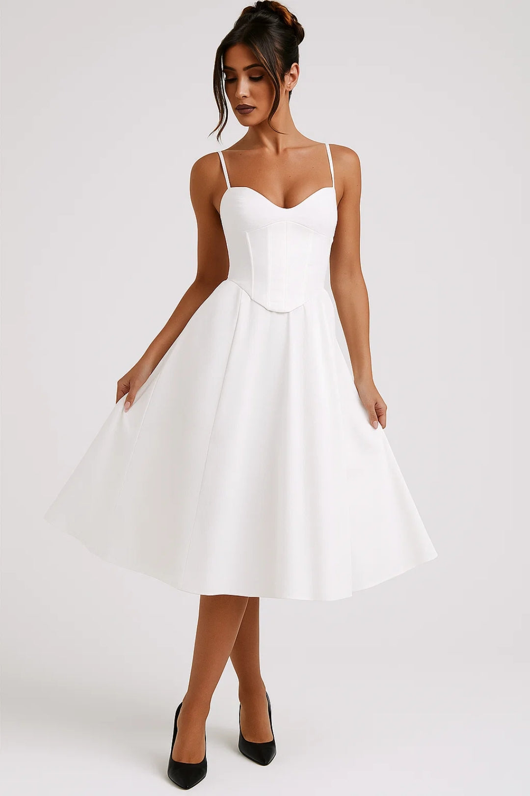 Abito midi con corpetto strutturato e spalline sottili | Eleganza retrò