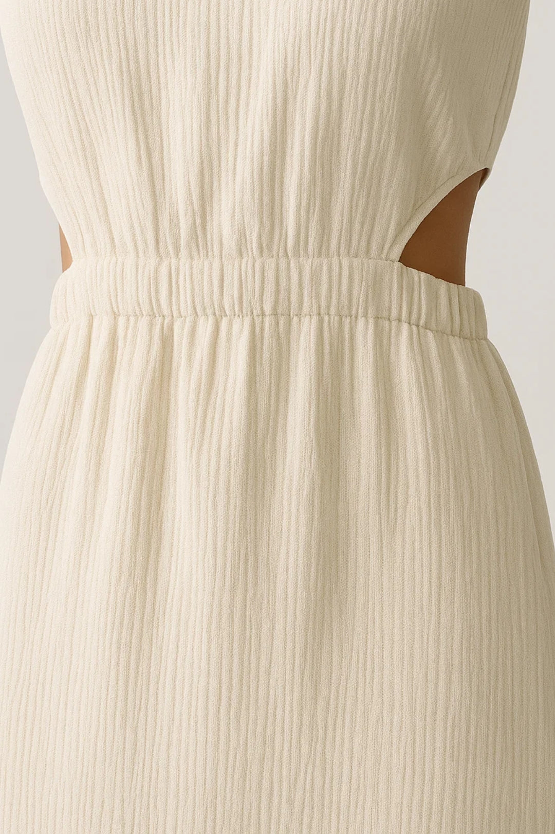 Abito midi con cut-out laterali | 100% cotone stropicciato | Linea svasata
