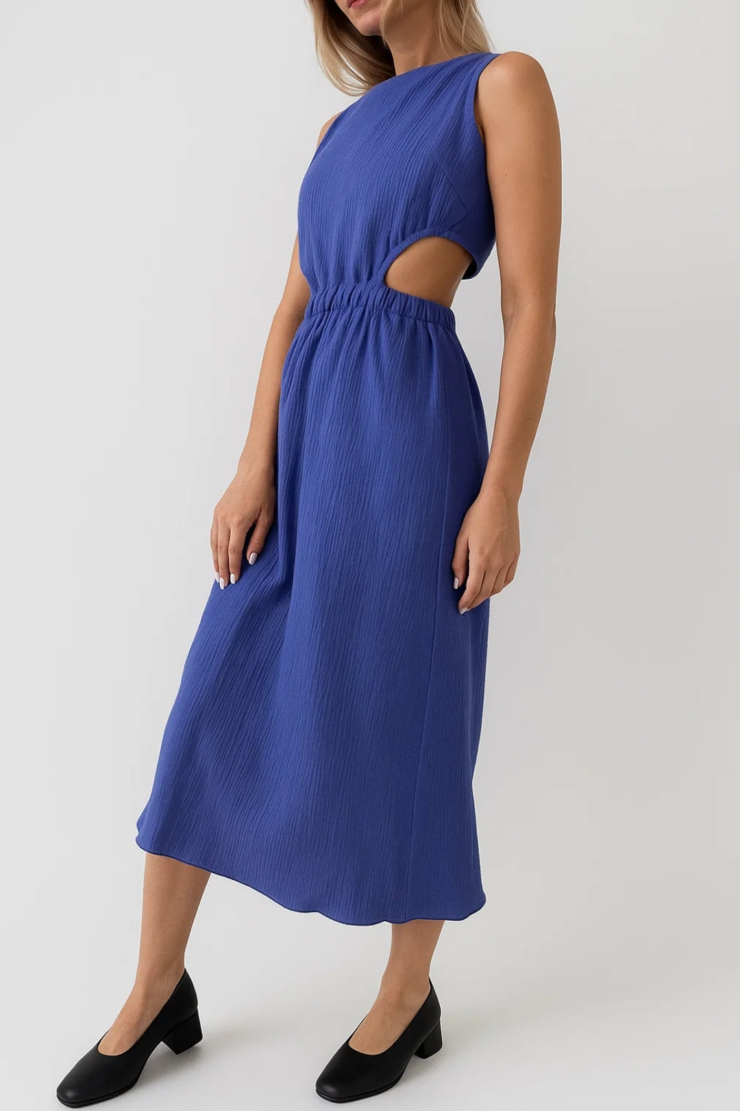 Abito midi con cut-out laterali | 100% cotone stropicciato | Linea svasata