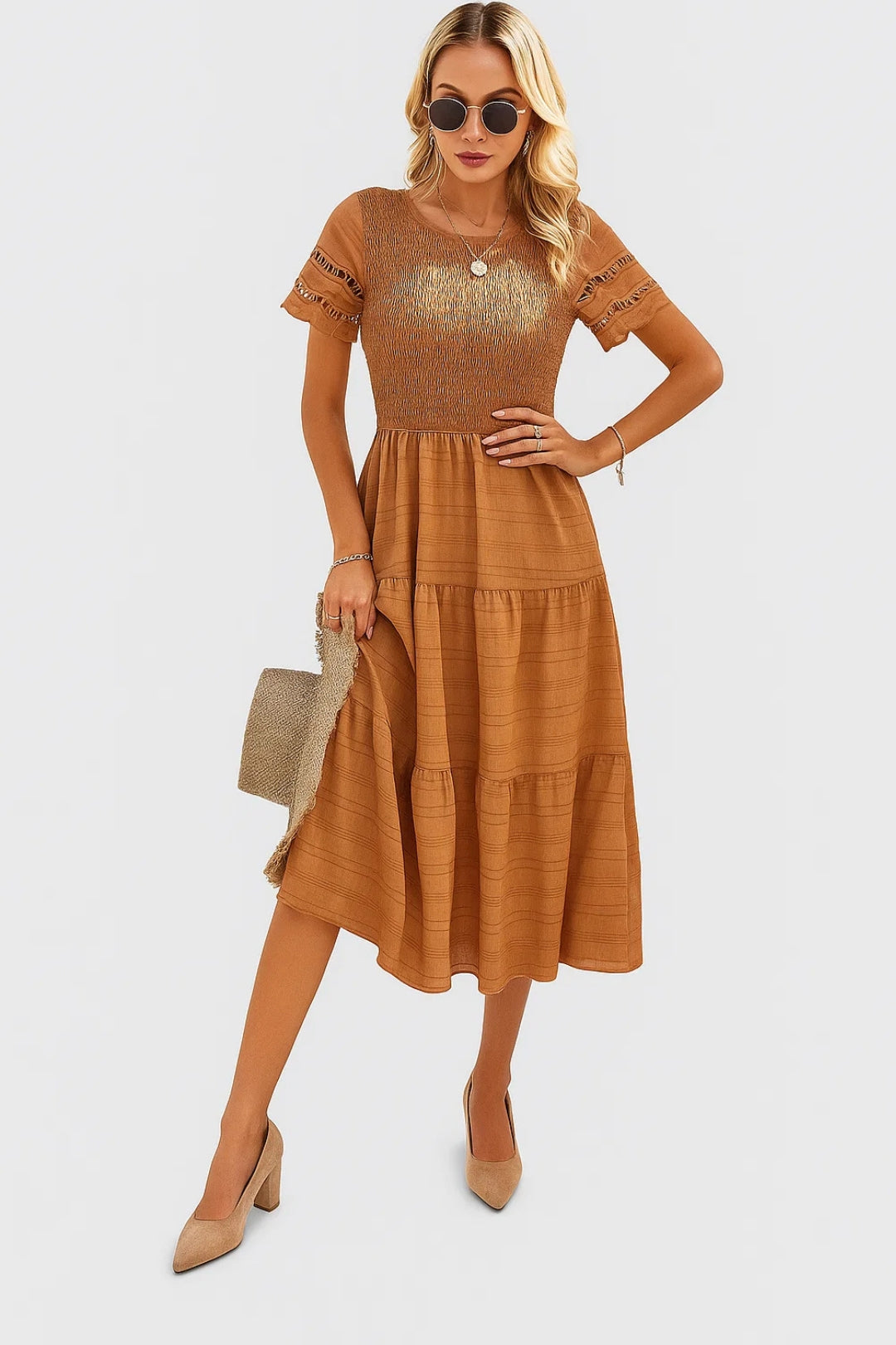 Abito midi con maniche ricamate | Tessuto arricciato | Look estivo casual