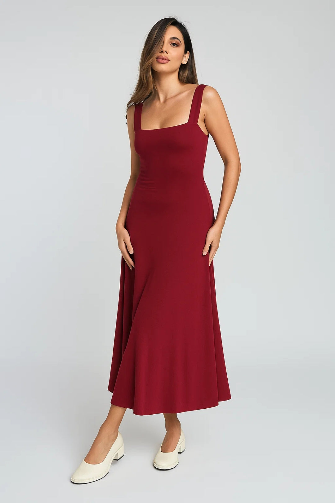 Abito midi con spalline larghe | Scollatura quadrata | Stile elegante e minimale