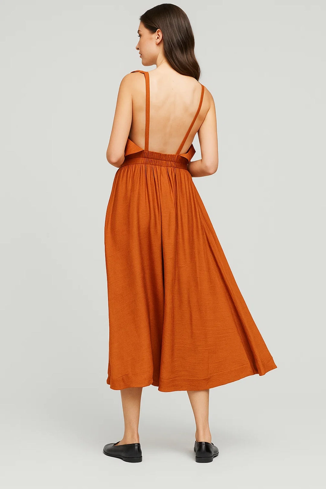 Abito midi con volant sulle spalle | Taglio svasato | Schiena scoperta