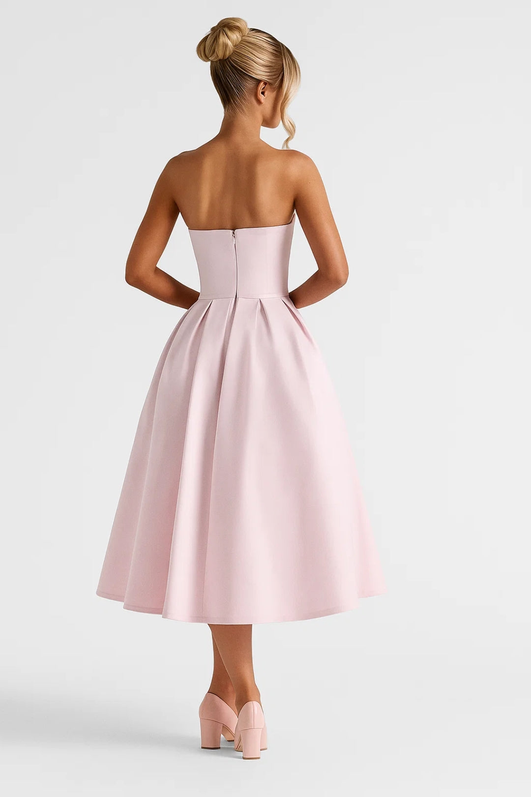 Abito midi elegante senza spalline con gonna a pieghe