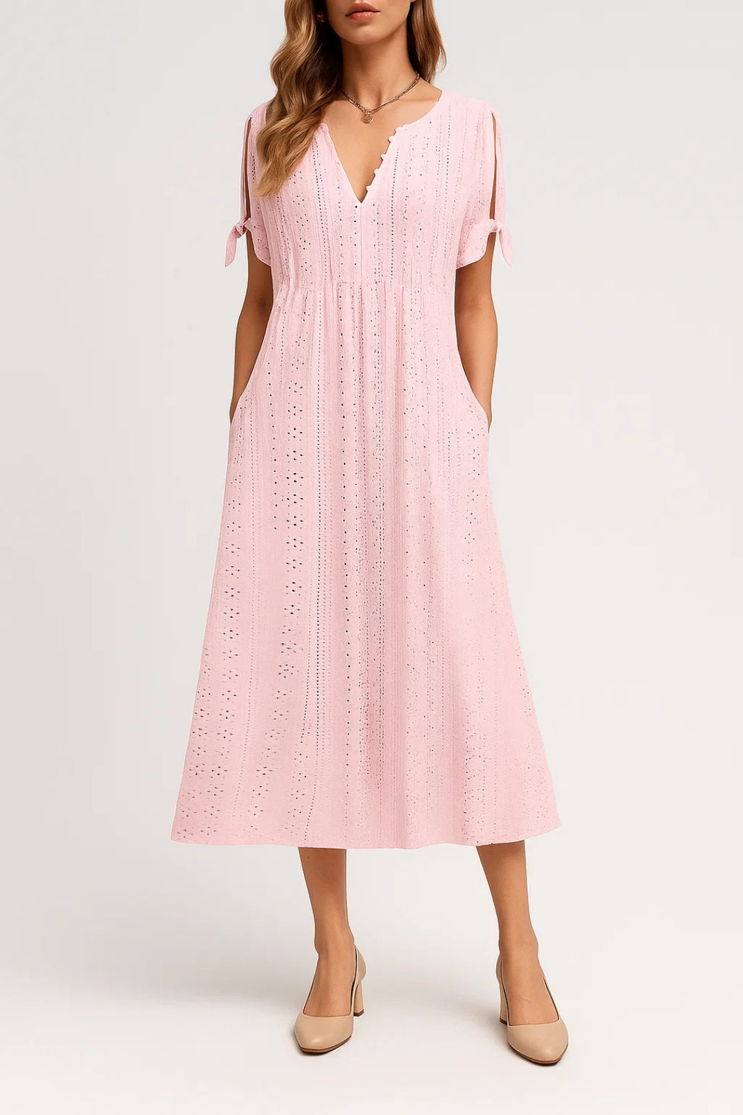 Vestito midi traforato con scollo a V e maniche con fiocco