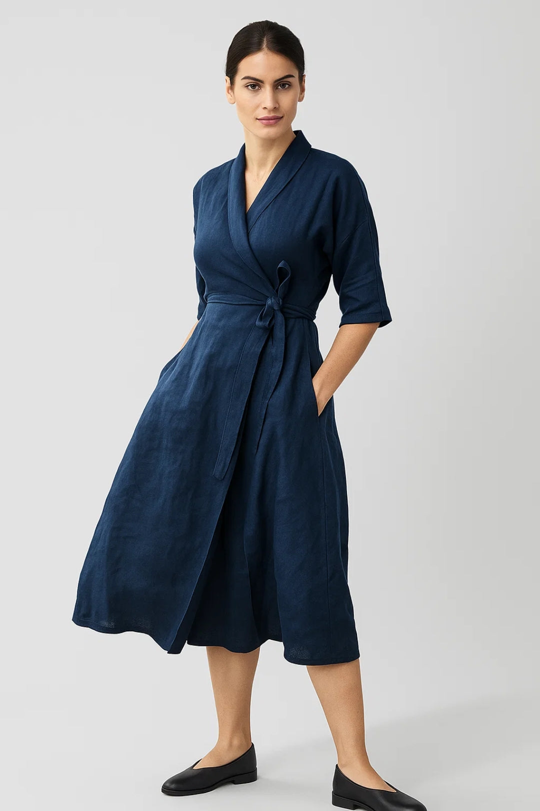Abito midi in lino blu navy | Taglio kimono | Cintura annodata