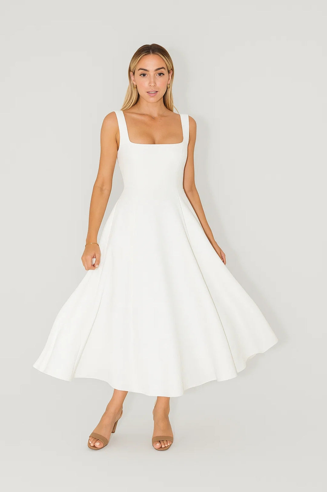 Abito midi svasato con scollo quadrato | Elegante e senza tempo