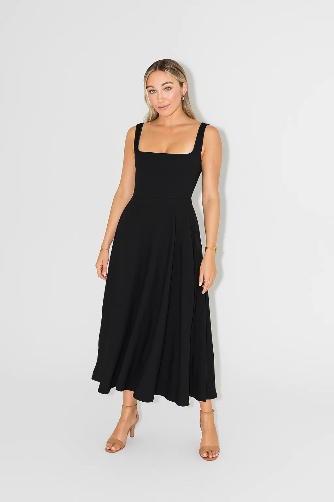 Abito midi svasato con scollo quadrato | Elegante e senza tempo