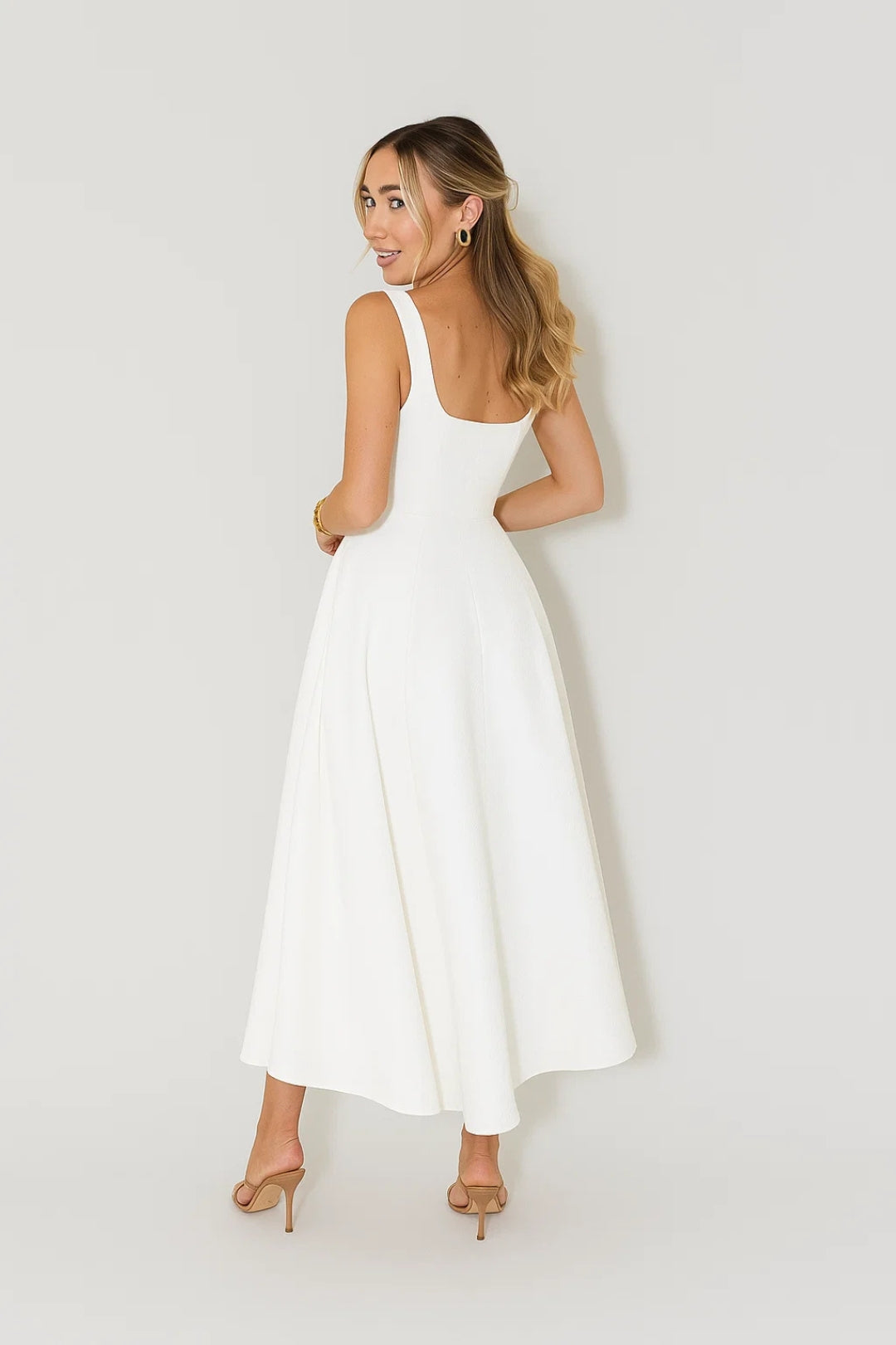 Abito midi svasato con scollo quadrato | Elegante e senza tempo