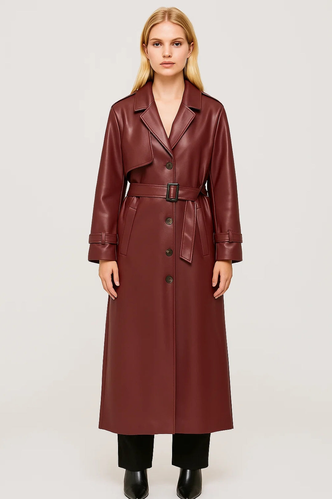 Cappotto lungo con cintura e chiusura a bottoni