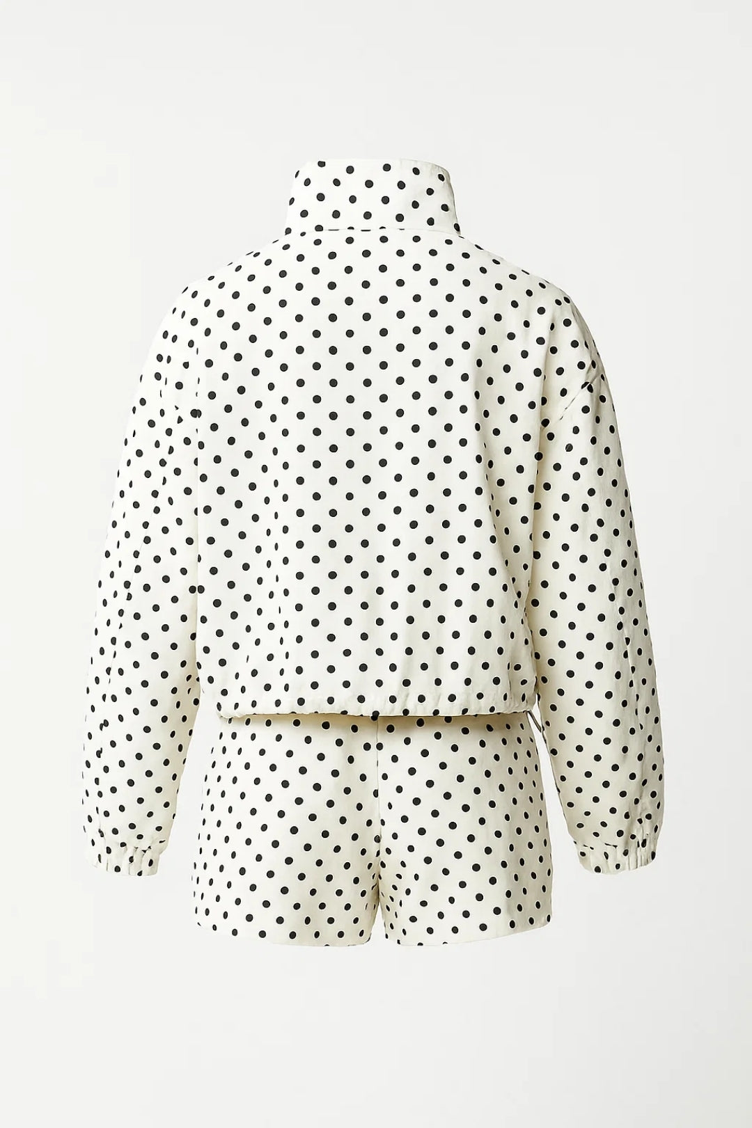 Completo a pois con giacca e pantaloncini