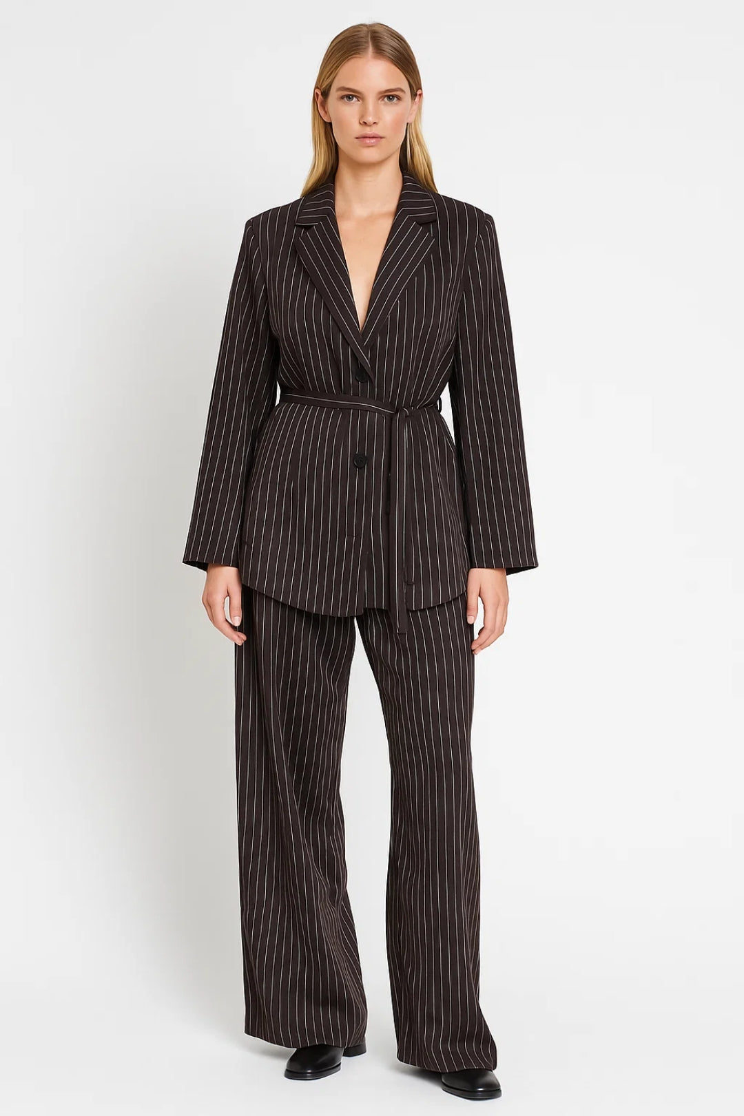 Completo a righe con blazer doppiopetto e pantaloni ampi