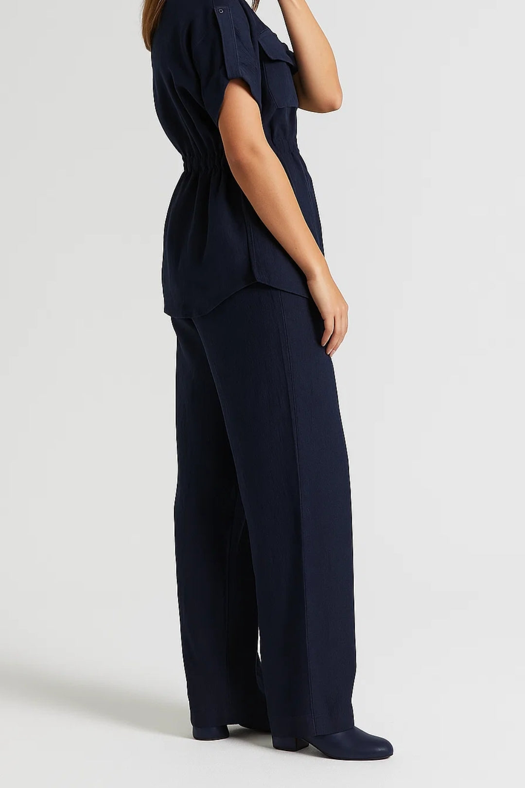 Completo casual con camicia a maniche corte e pantaloni larghi | Blu navy