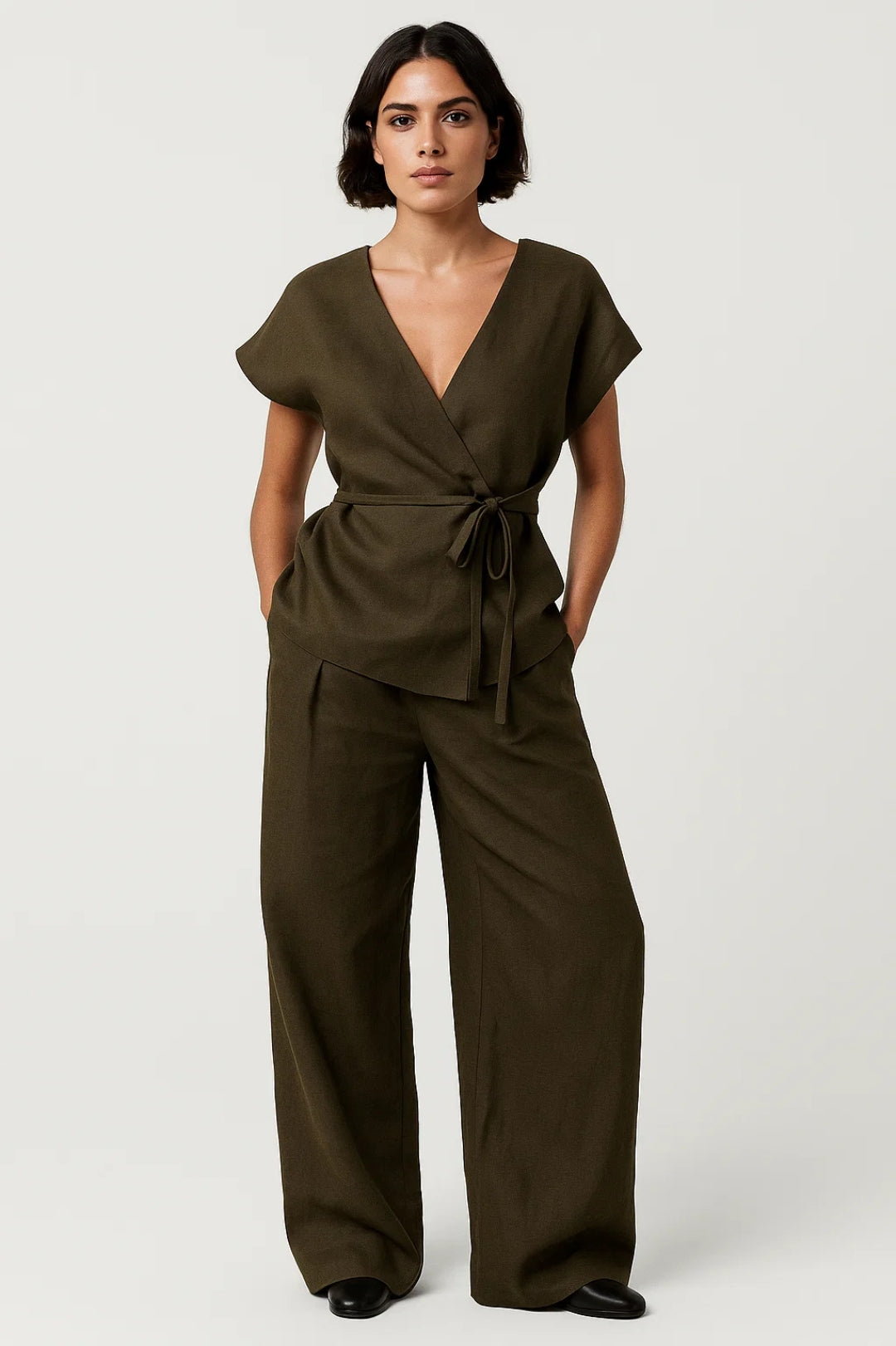 Completo con blusa incrociata e pantaloni ampi | Verde oliva