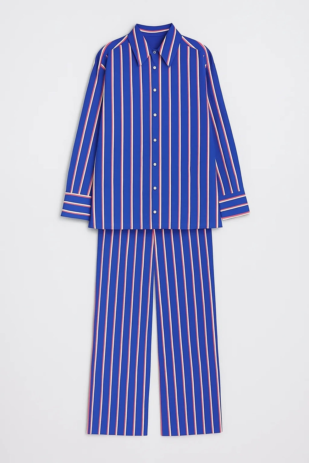 Completo coordinato a righe con camicia e pantaloni larghi