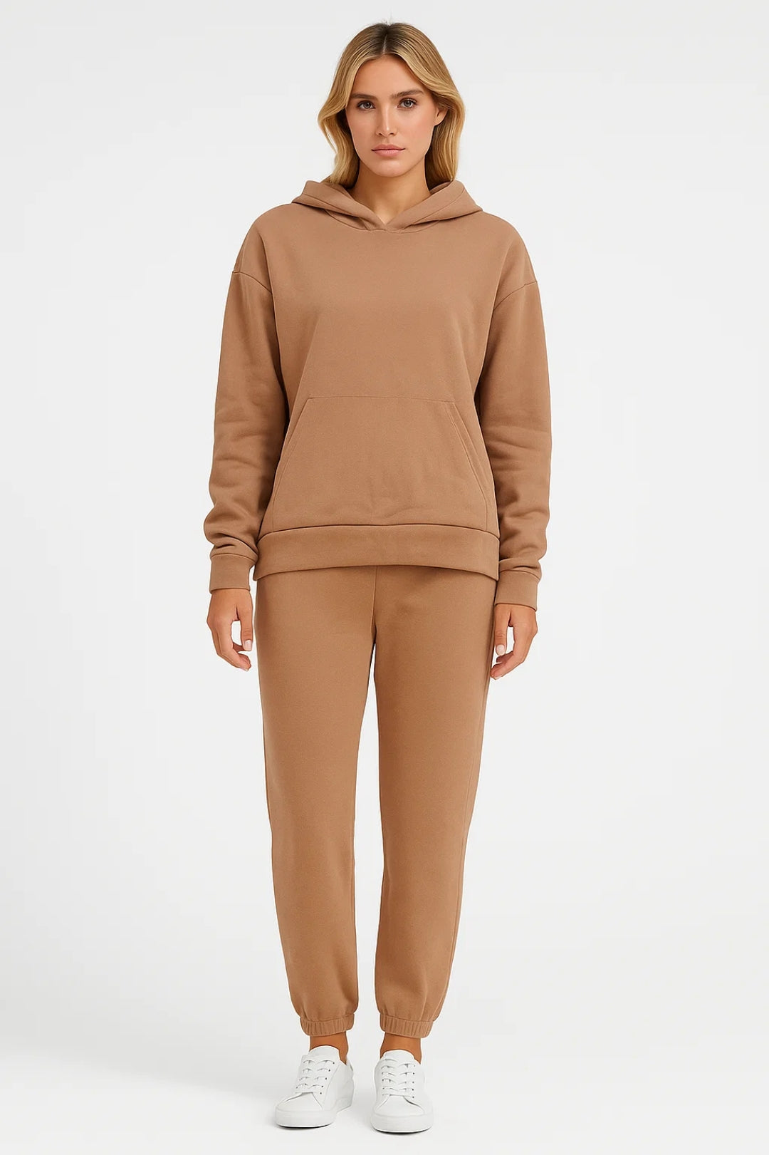 Completo due pezzi casual con felpa e pantaloni jogger