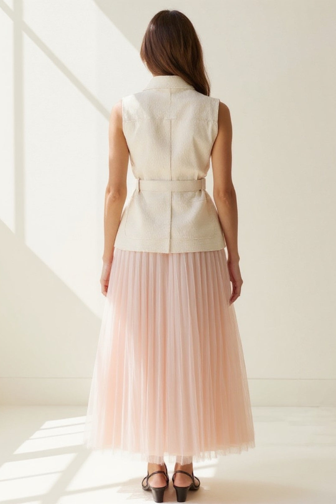 Completo due pezzi elegante | Gilet strutturato con cintura e gonna plissettata midi