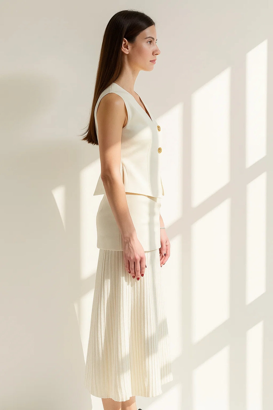 Completo due pezzi elegante con gilet e culotte plissettate | Stile minimal e raffinato