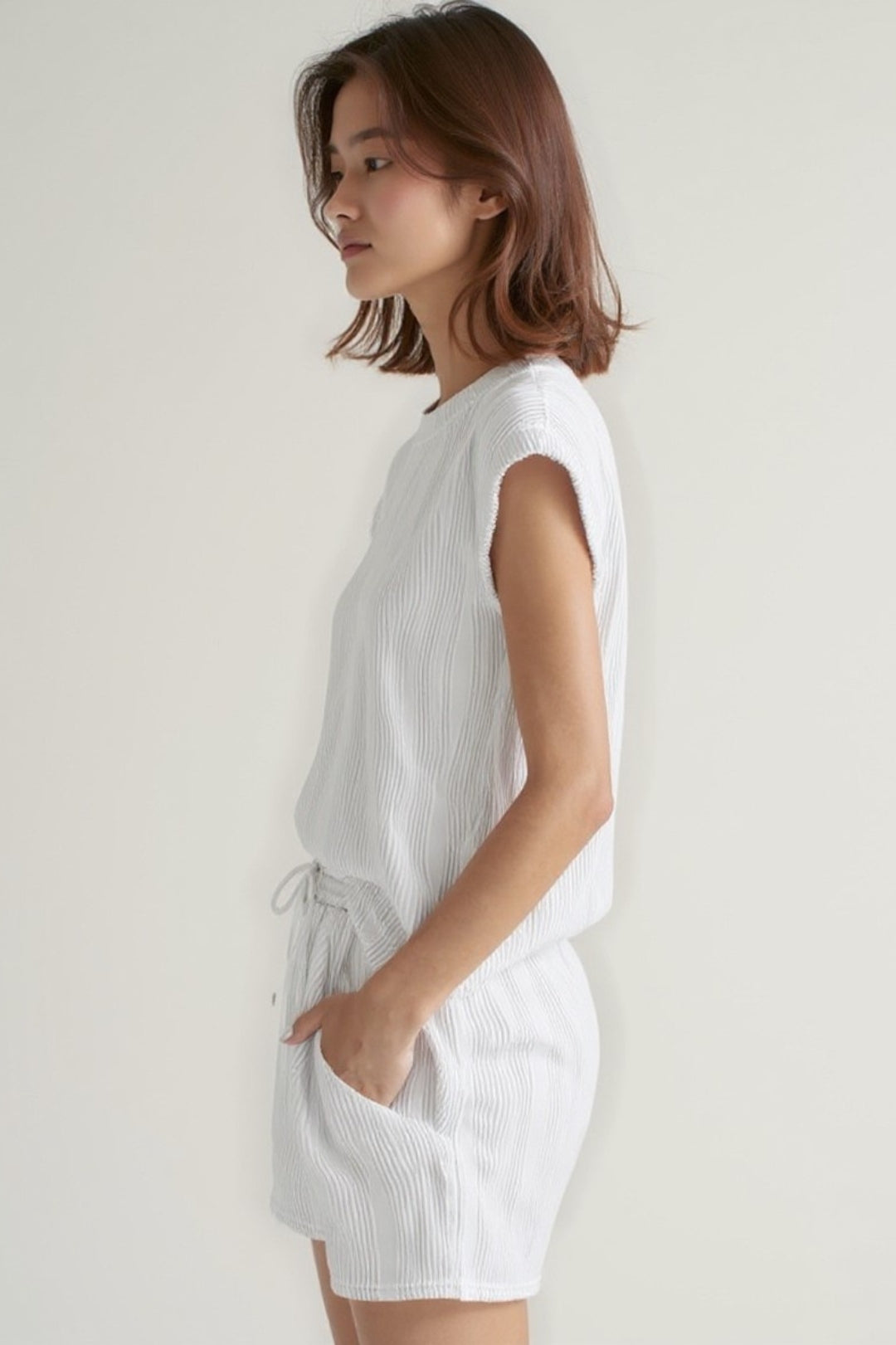 Completo due pezzi estivo con top smanicato e shorts