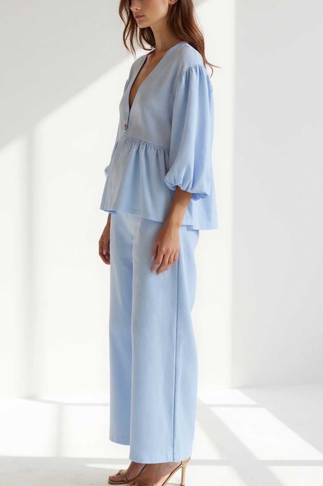 Completo con blusa ampia a maniche ballon e pantaloni larghi | Eleganza rilassata e moderna